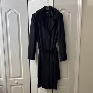 Worthington Elegant Black Trench Coat with Fur Collar